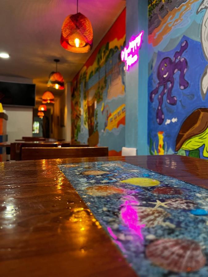 Acuarios Hostal Playa Ladrilleros Ngoại thất bức ảnh
