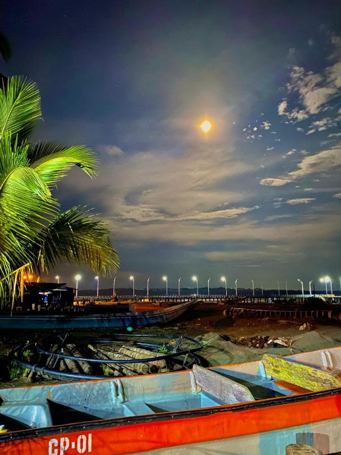 Acuarios Hostal Playa Ladrilleros Ngoại thất bức ảnh
