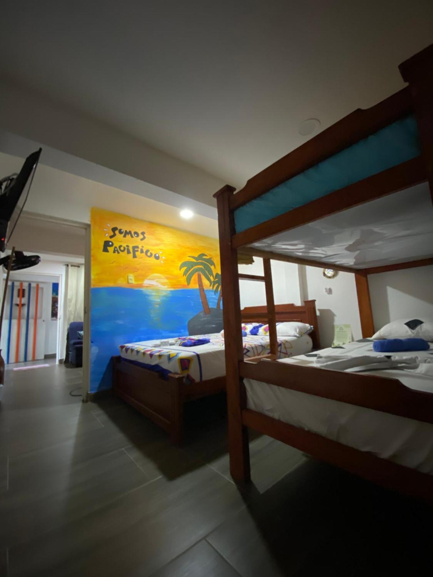 Acuarios Hostal Playa Ladrilleros Ngoại thất bức ảnh