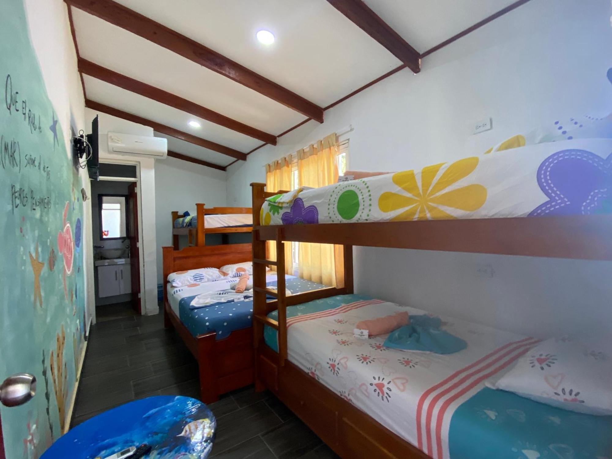 Acuarios Hostal Playa Ladrilleros Ngoại thất bức ảnh