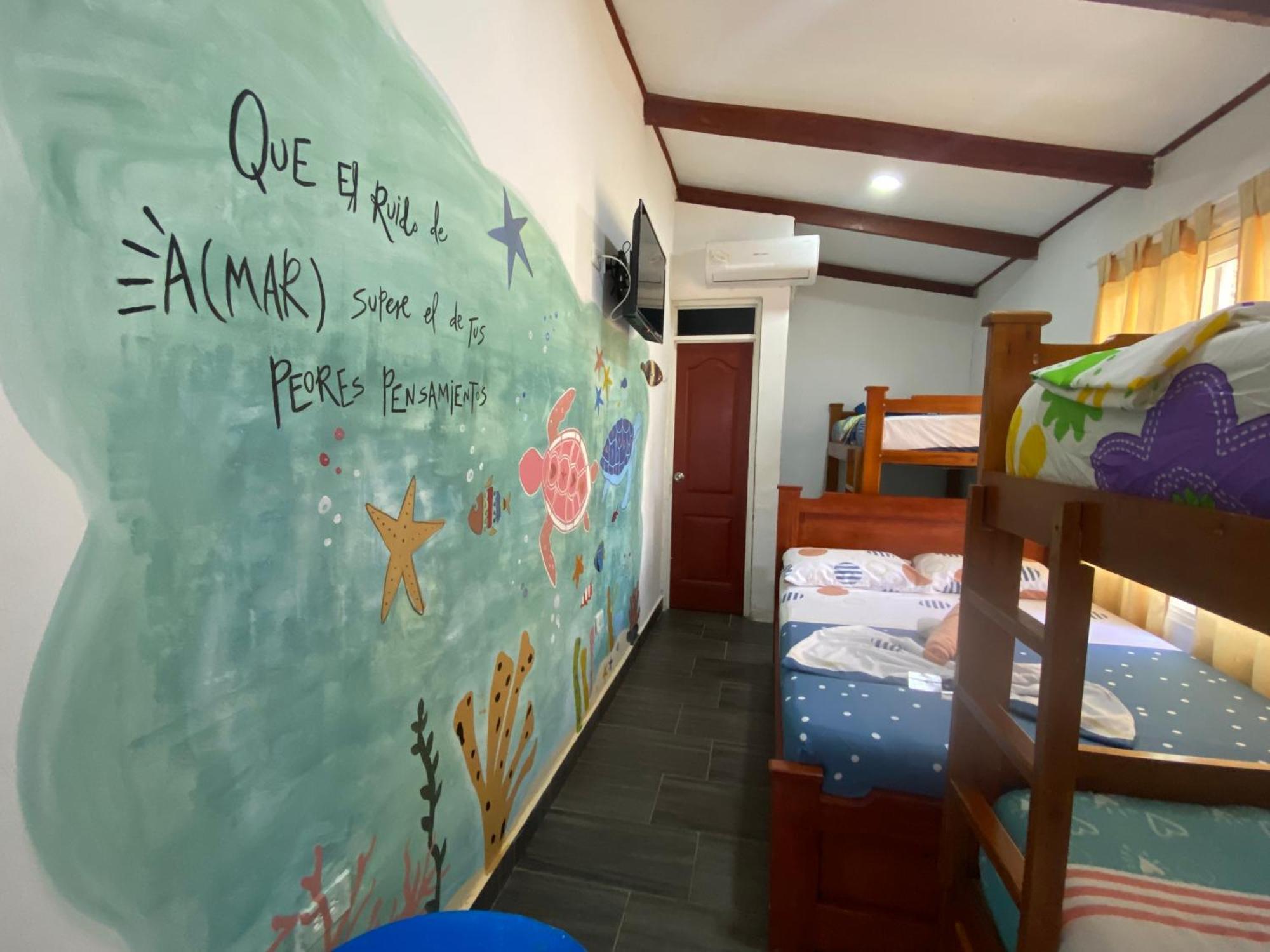 Acuarios Hostal Playa Ladrilleros Ngoại thất bức ảnh