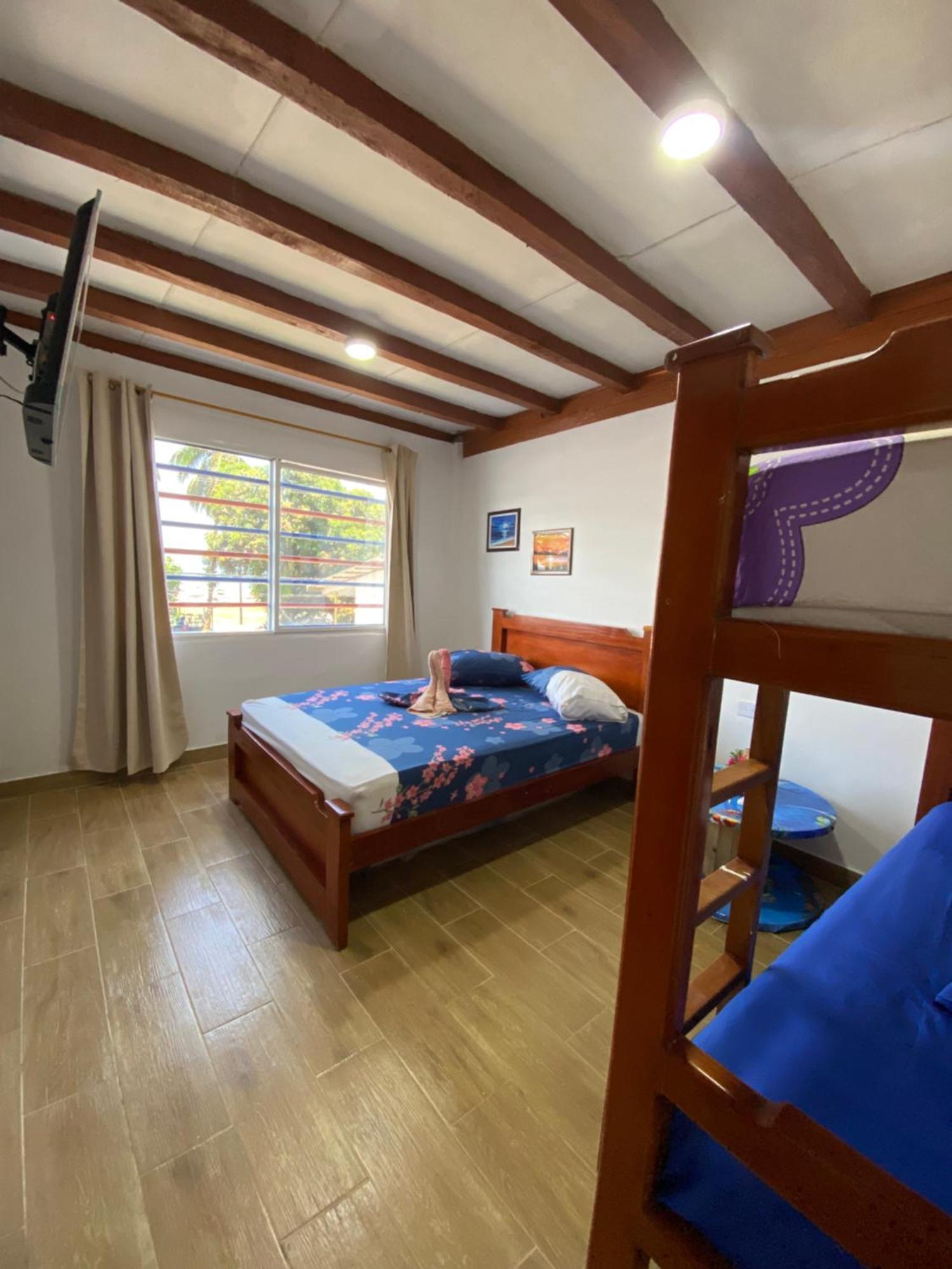 Acuarios Hostal Playa Ladrilleros Ngoại thất bức ảnh